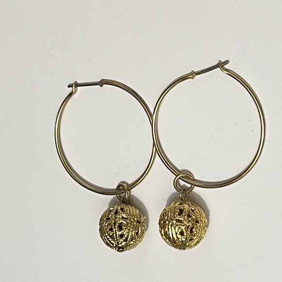 Vintage Gold Filigree Ball Dangle Charm Hoop Earrings Victorian - Picture 3 of 4